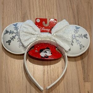 NWT Disney Sparkling Winter snowflake White Minnie Mouse Ears Headband